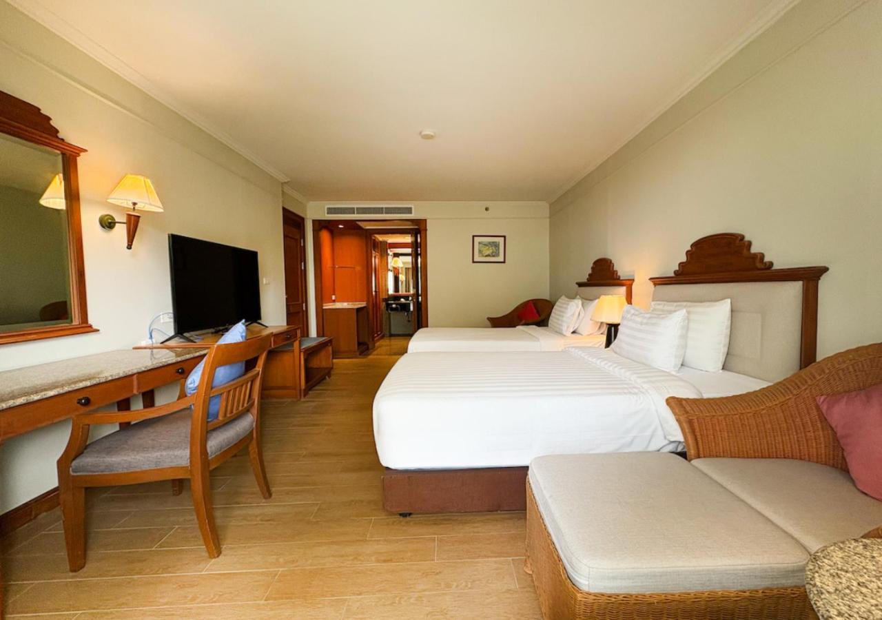 Amora Beach Resort Phuket Praia de Bang Tao Exterior foto