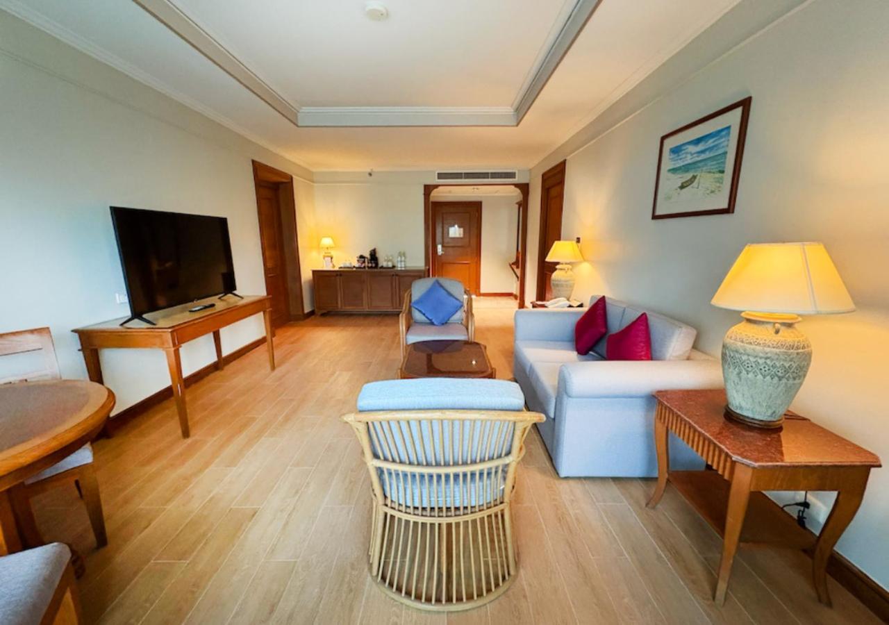 Amora Beach Resort Phuket Praia de Bang Tao Exterior foto